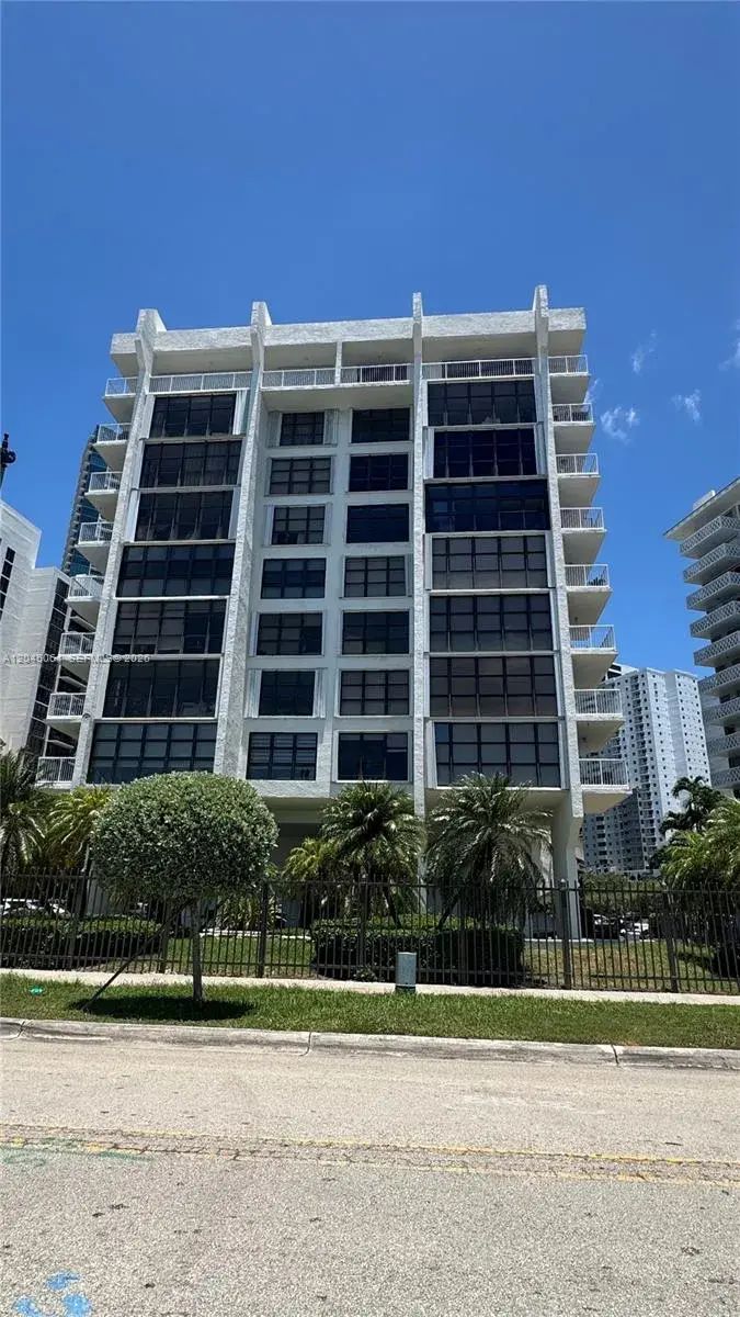 1440 Brickell Bay Dr # 810, Miami FL 33131