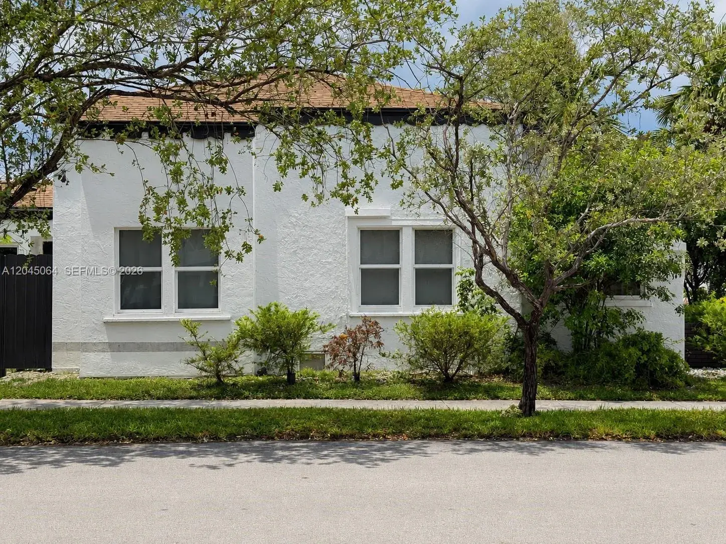 1700 Dewey St, Hollywood FL 33020