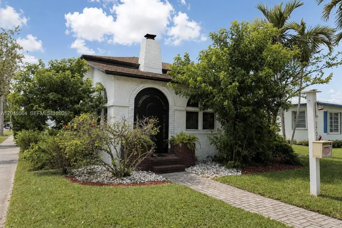 1700 Dewey St, Hollywood FL 33020