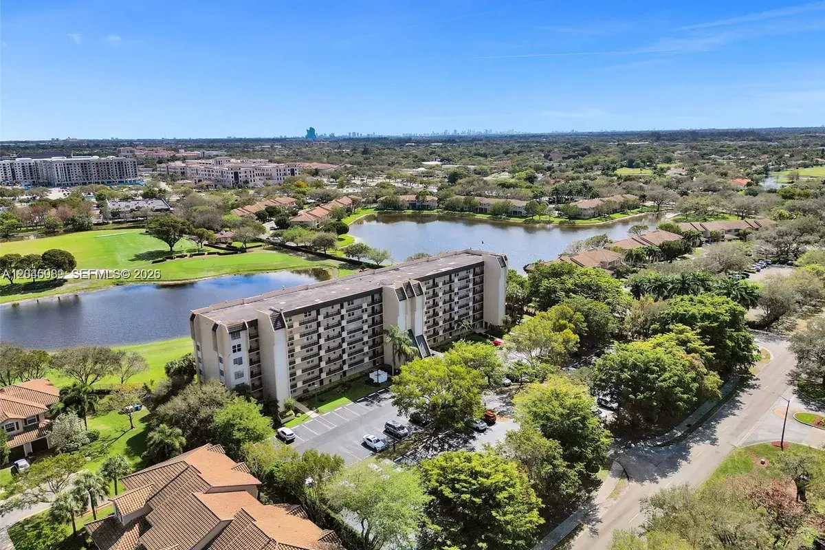 3300 W Rolling Hills Cir # 104, Davie FL 33328