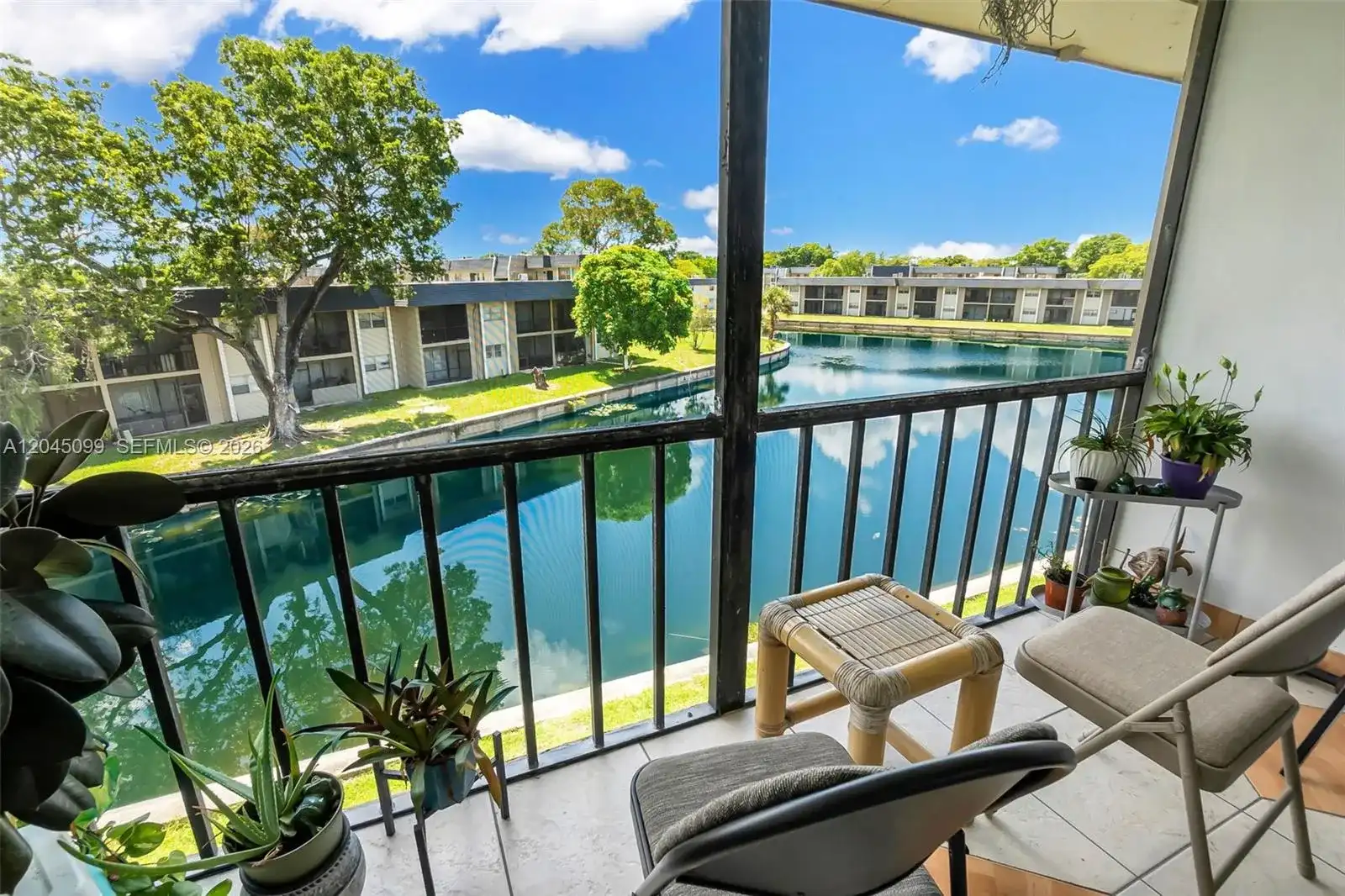 8020 N Colony Circle N. # 304, Tamarac FL 33321