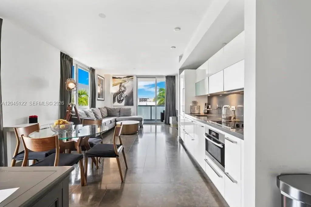 220 21st St # 401, Miami Beach FL 33139