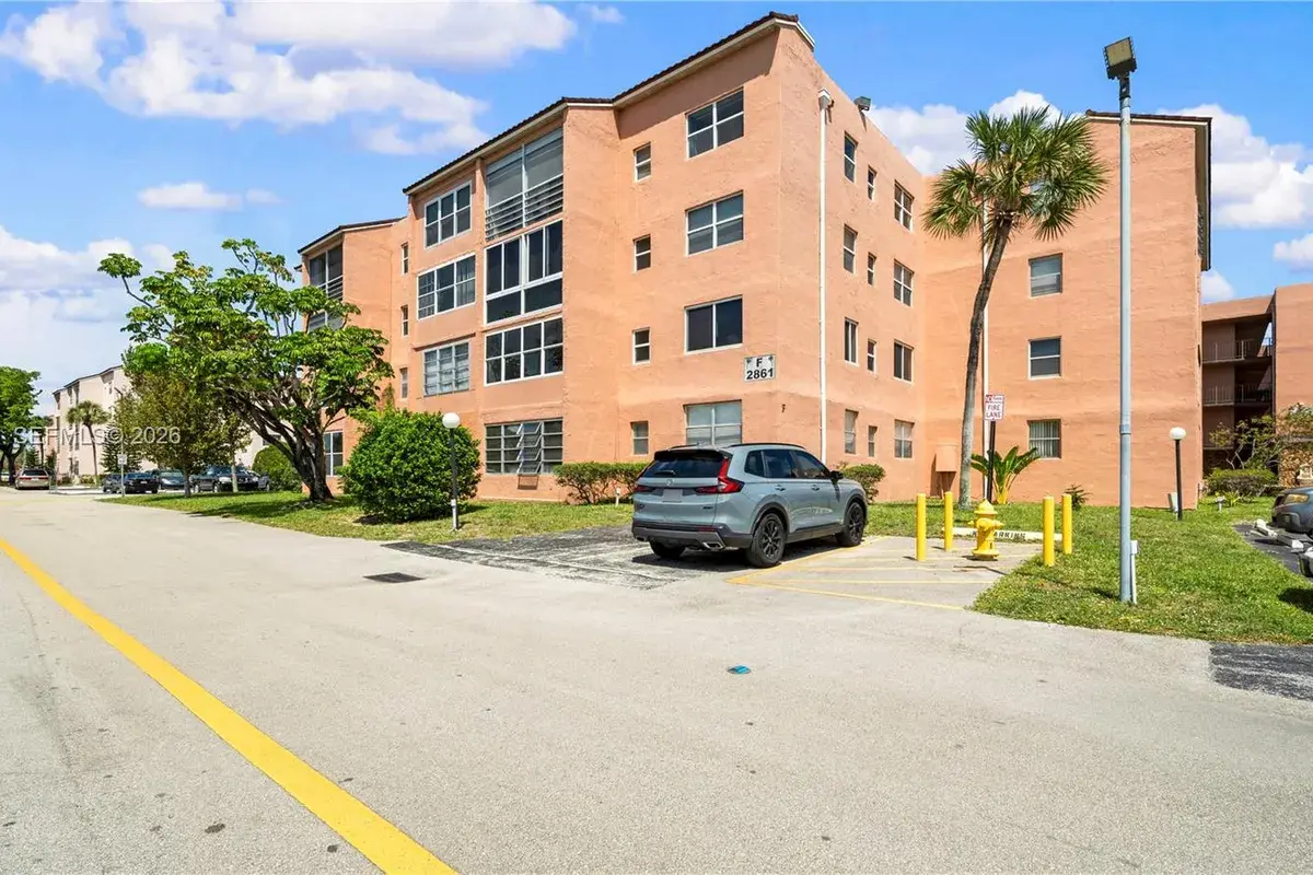 2861 Somerset Dr # 301, Lauderdale Lakes FL 33311