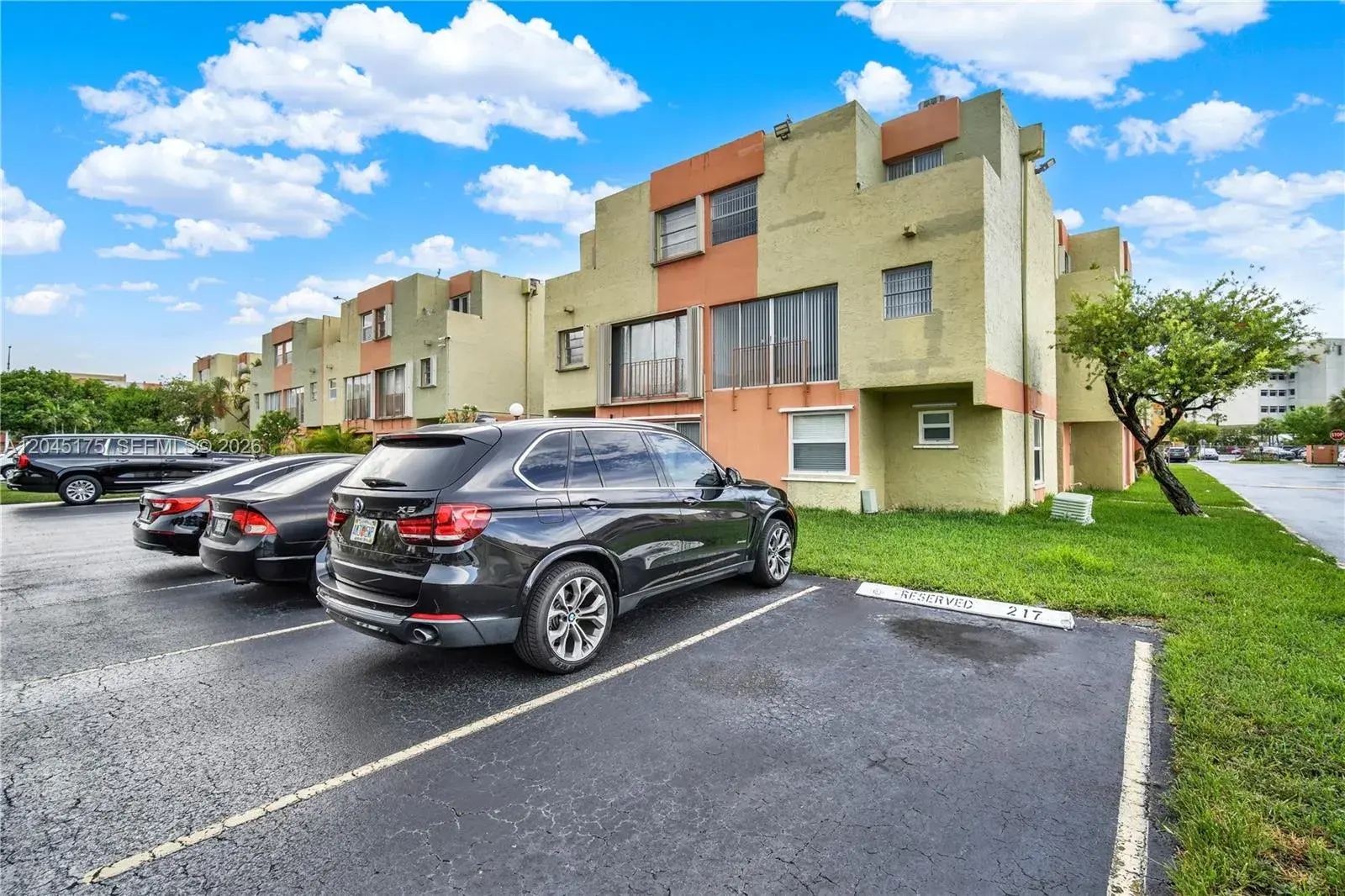 9390 W Flagler St # 218F, Miami FL 33174