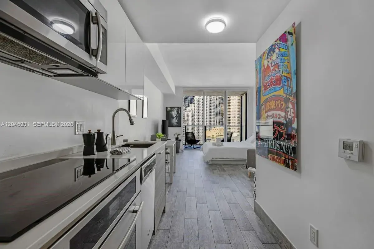 1300 Brickell Bay Dr # 2713, Miami FL 33131