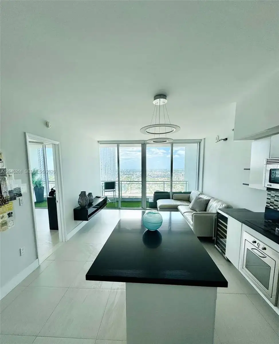 92 SW 3rd St # 3608, Miami FL 33130 photo 4
