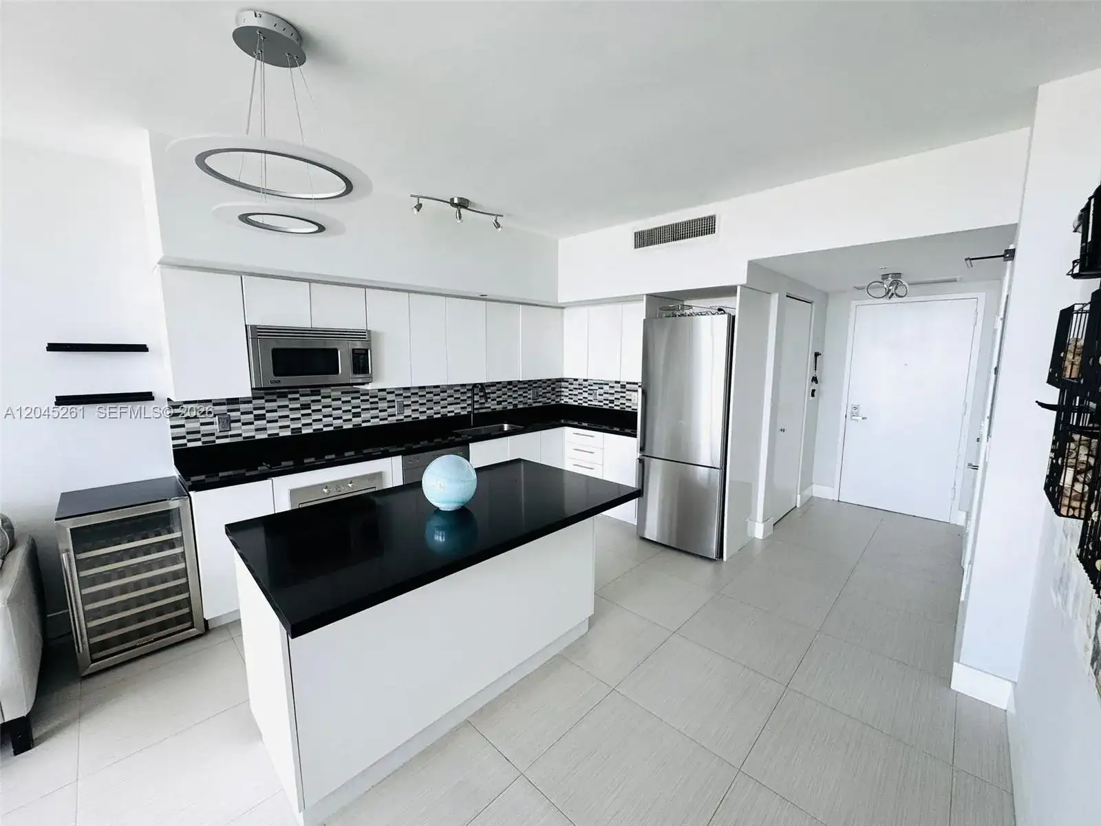 92 SW 3rd St # 3608, Miami FL 33130 photo 5