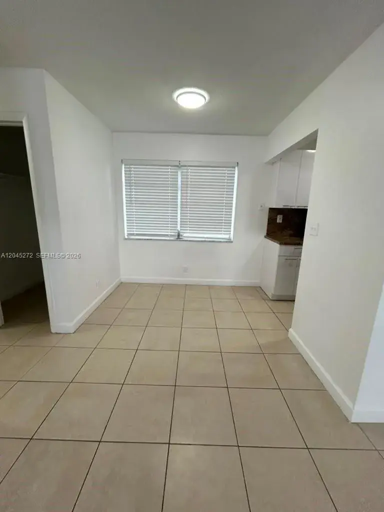 2435 Van Buren St APT 1B, Hollywood FL 33020