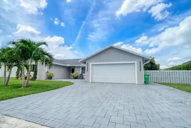 15810 N Wind Cir, Sunrise FL 33326