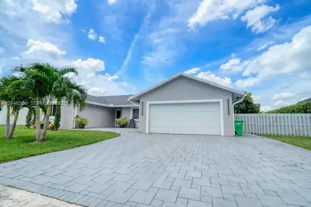 15810 N Wind Cir, Sunrise FL 33326