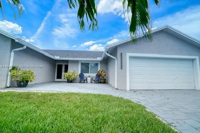 15810 N Wind Cir, Sunrise FL 33326 photo 2