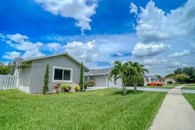 15810 N Wind Cir, Sunrise FL 33326 photo 3