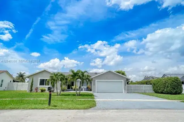 15810 N Wind Cir, Sunrise FL 33326 photo 4