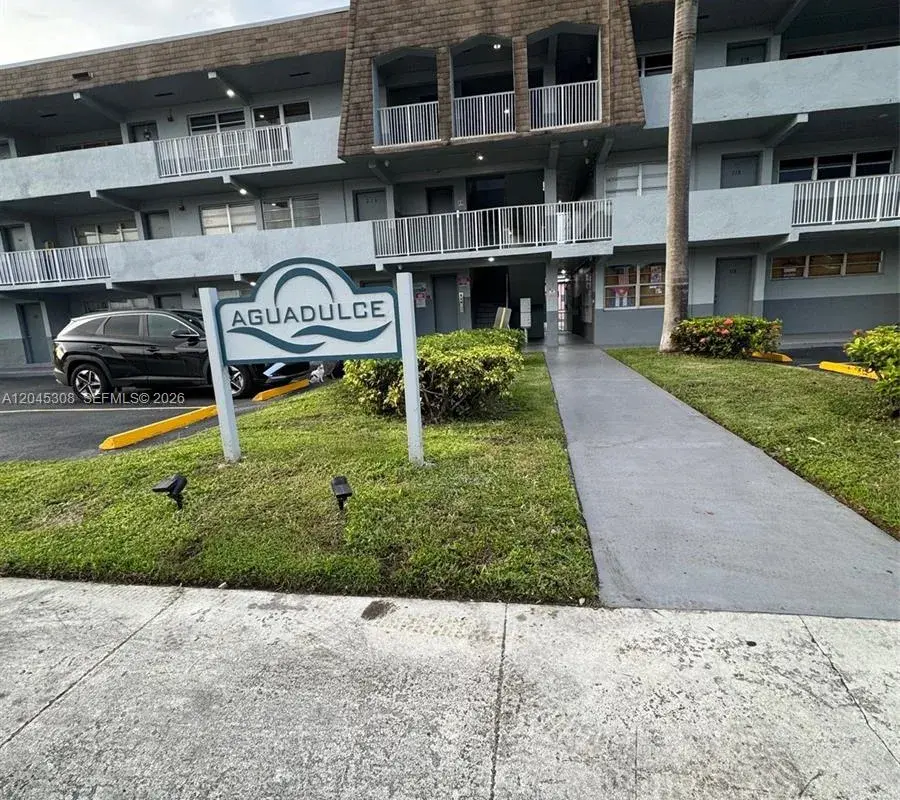 11195 SW 1st St # 314, Sweetwater FL 33174