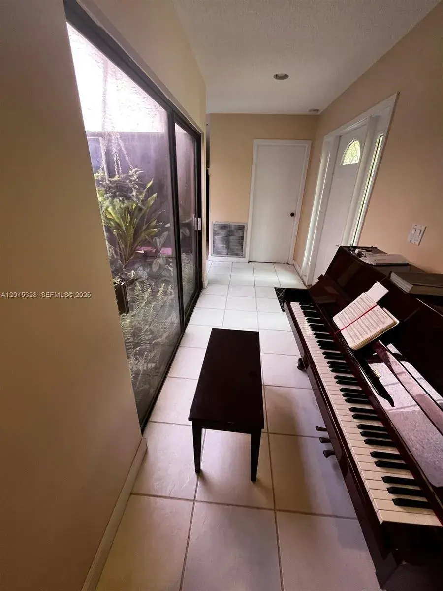 11540 NW 40th St, Coral Springs FL 33065