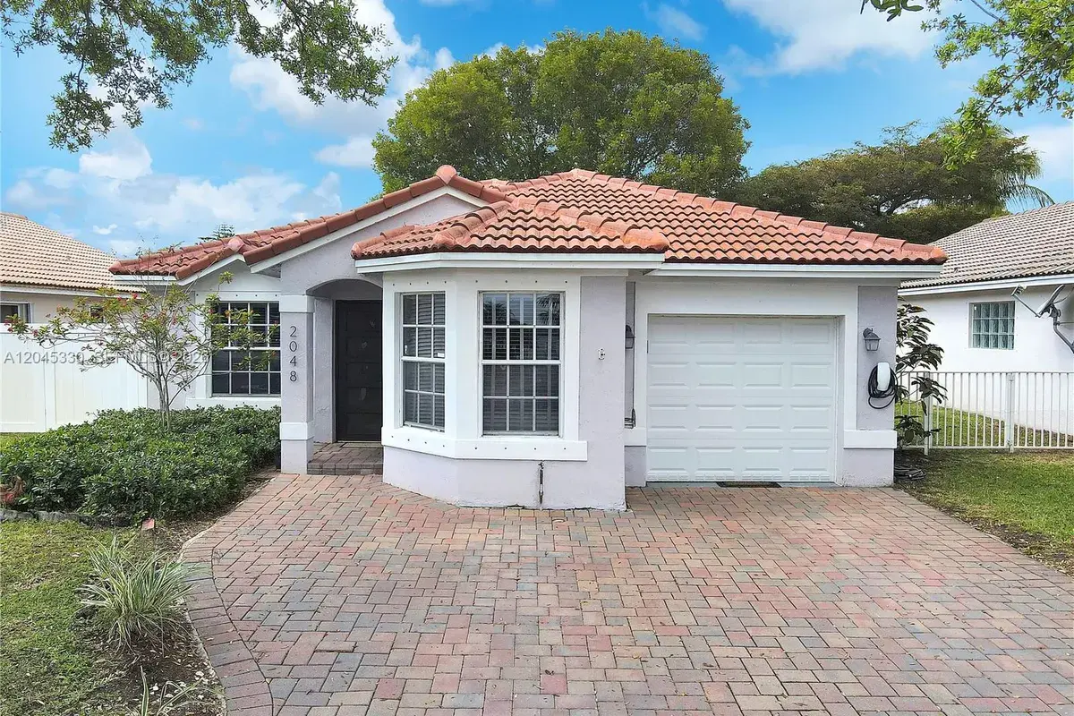 2048 NW 164th Ave, Pembroke Pines FL 33028