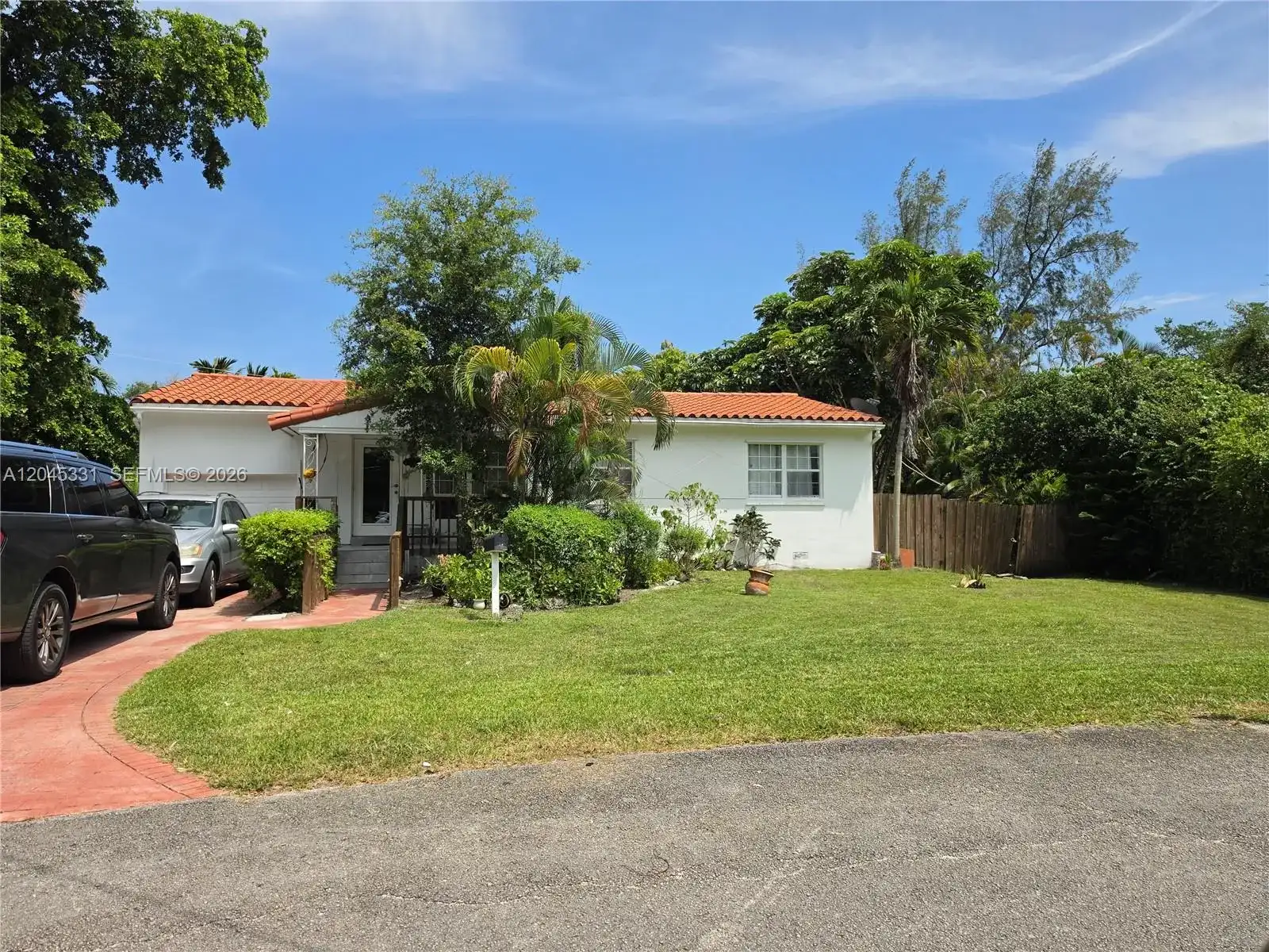 10801 NE 10th Ave, Biscayne Park FL 33161