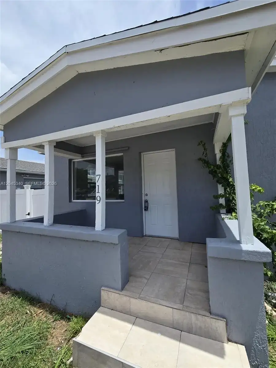 719 21st St, West Palm Beach FL 33407 photo 2