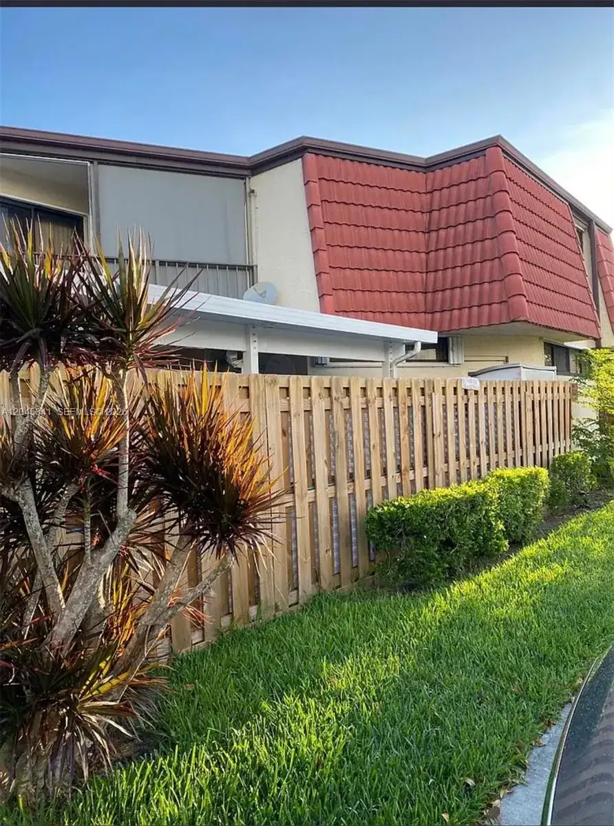 3940 Victoria Dr, West Palm Beach FL 33406 photo 2