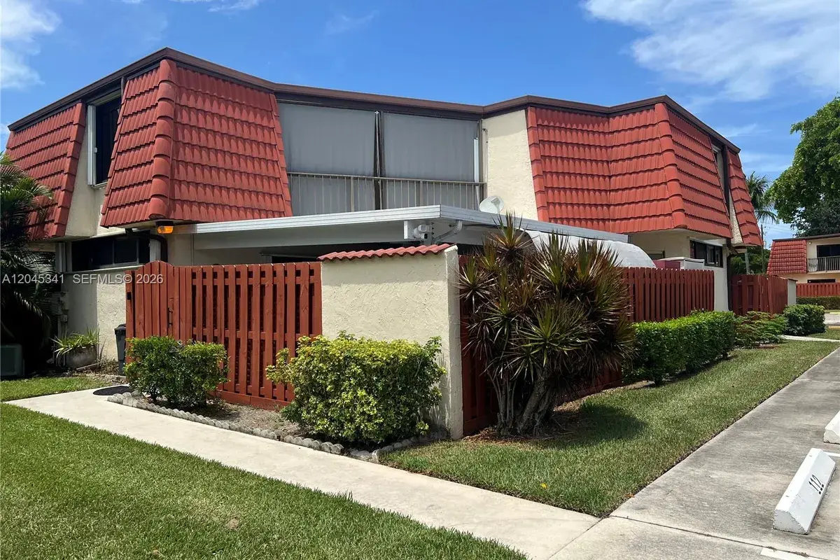 3940 Victoria Dr, West Palm Beach FL 33406
