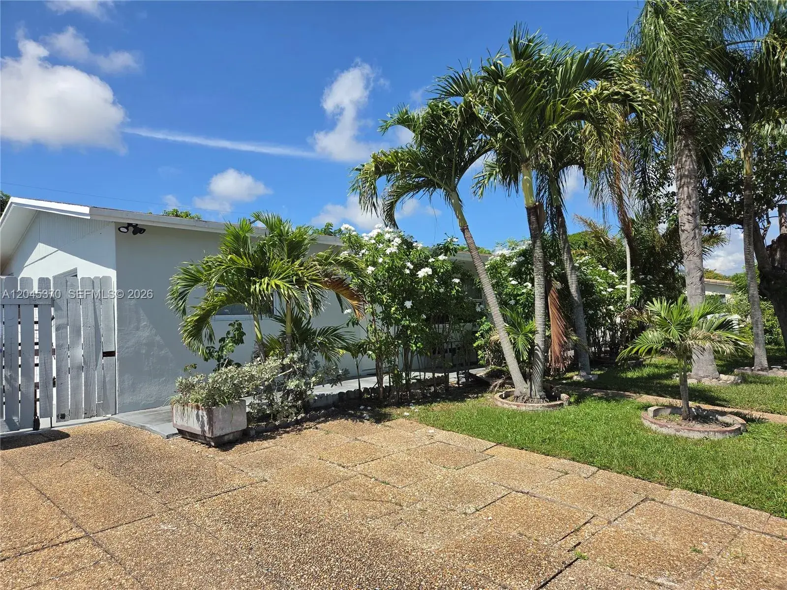 140 NW 18th St, Pompano Beach FL 33060