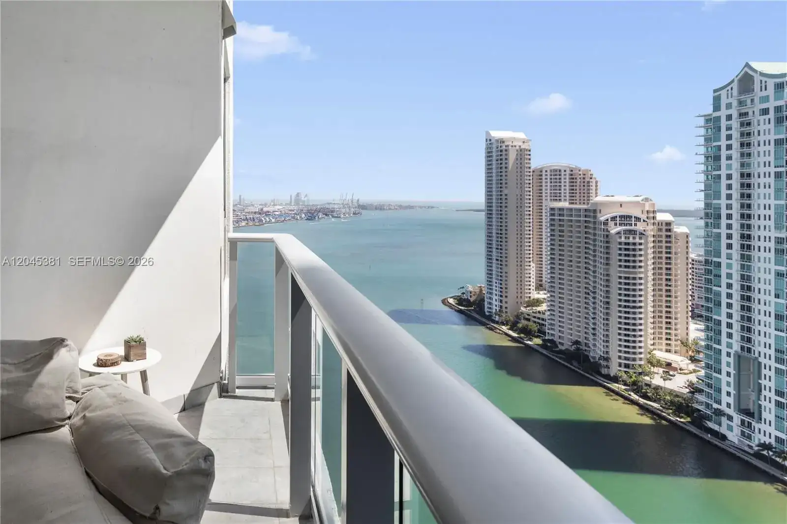 300 S Biscayne Blvd # 2806, Miami FL 33131 photo 2