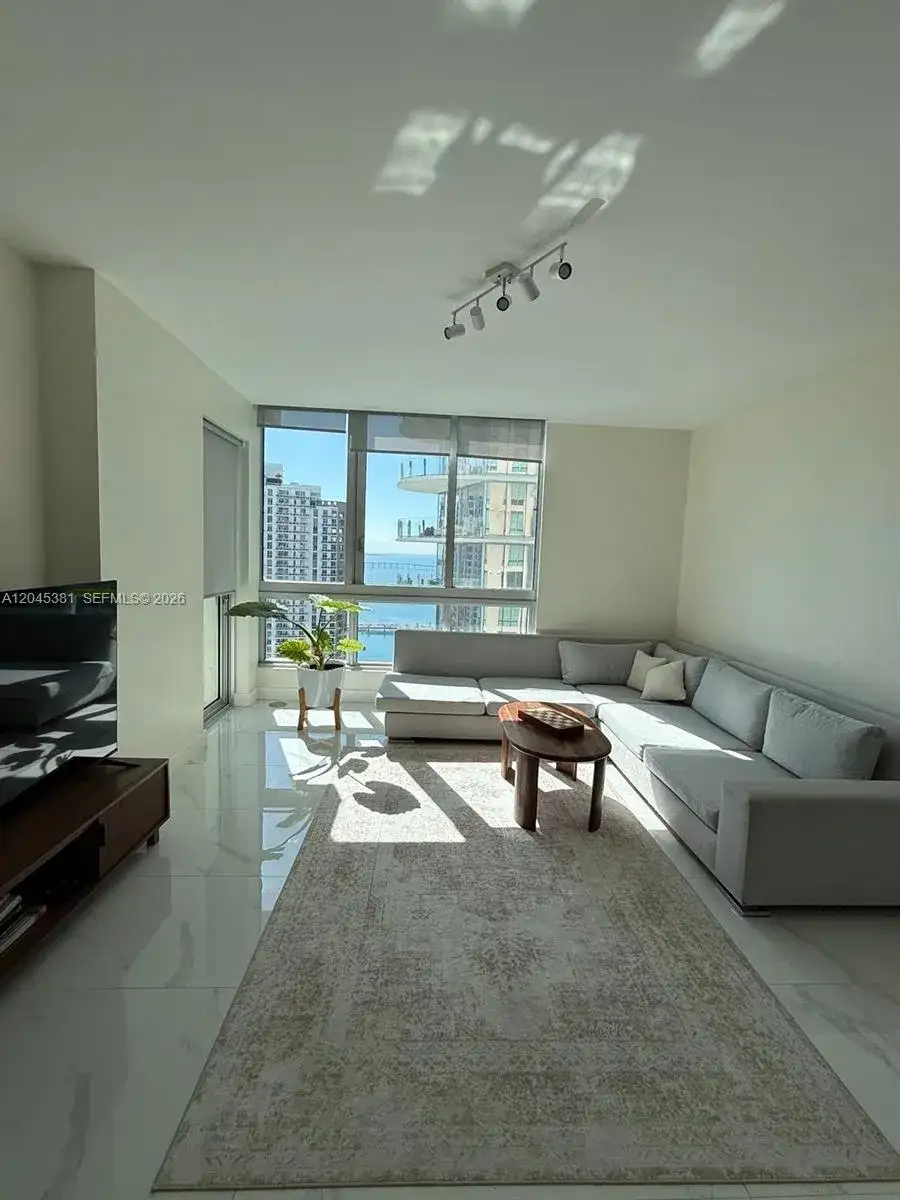 300 S Biscayne Blvd # 2806, Miami FL 33131 photo 5