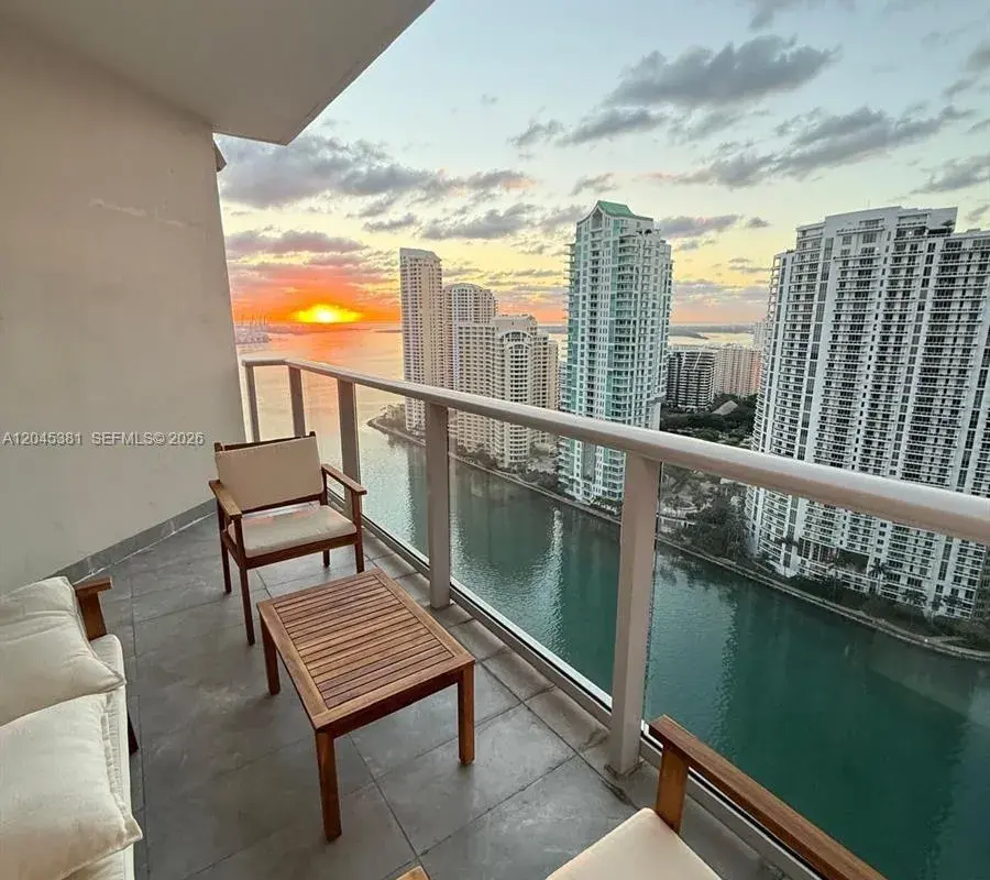 300 S Biscayne Blvd # 2806, Miami FL 33131