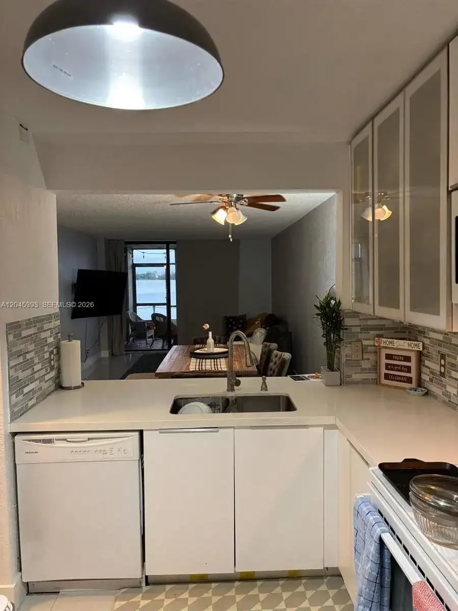109 Lake Emerald Dr # 105, Oakland Park FL 33309 photo 3