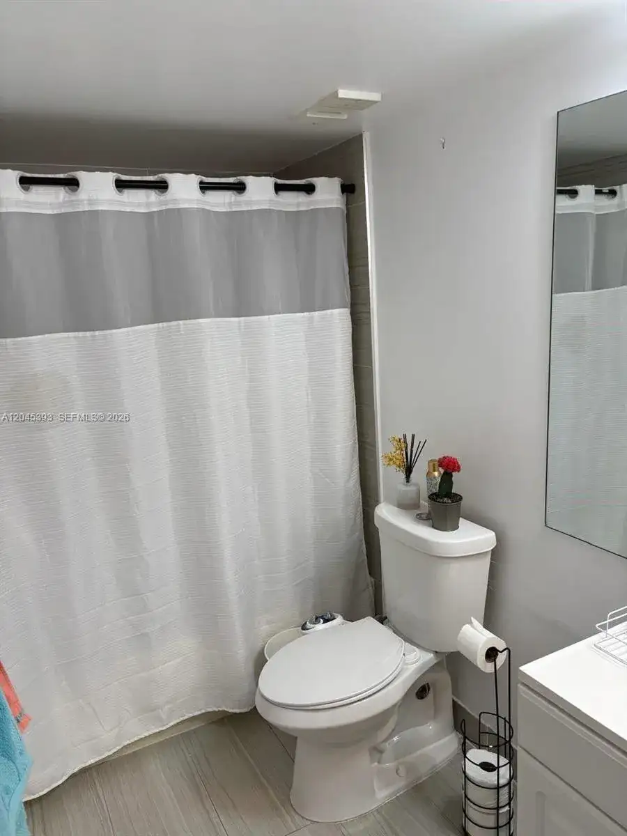 109 Lake Emerald Dr # 105, Oakland Park FL 33309 photo 4