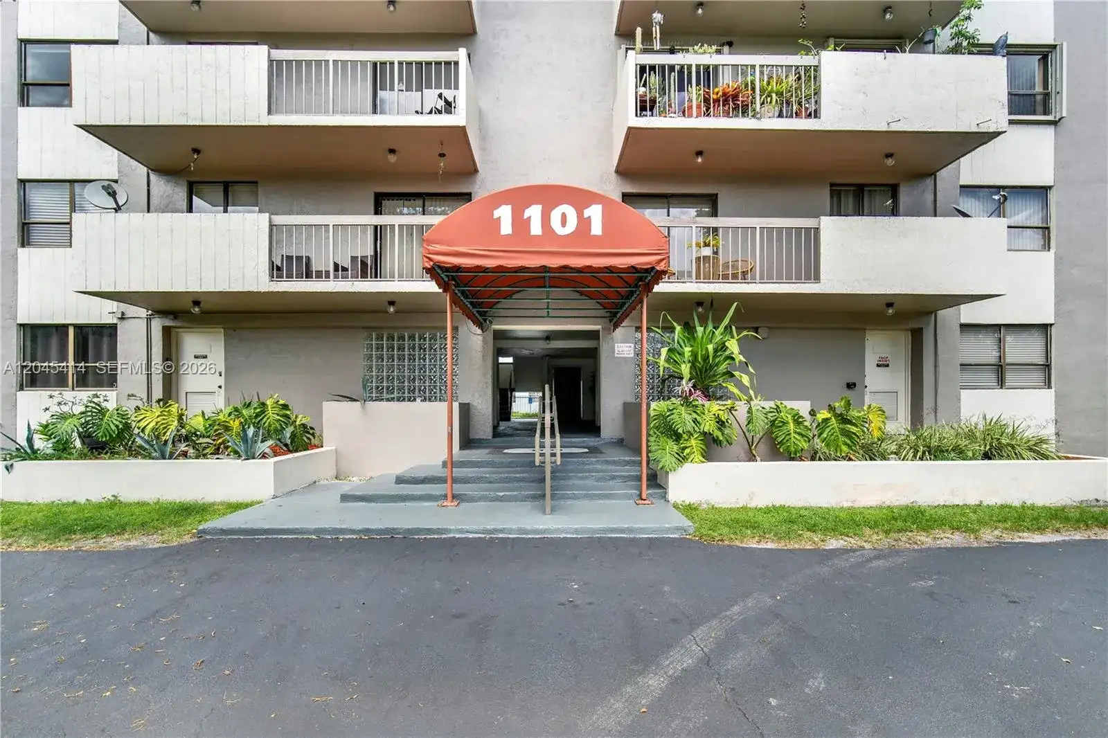 1101 SW 122nd Ave # 205, Miami FL 33184 photo 3