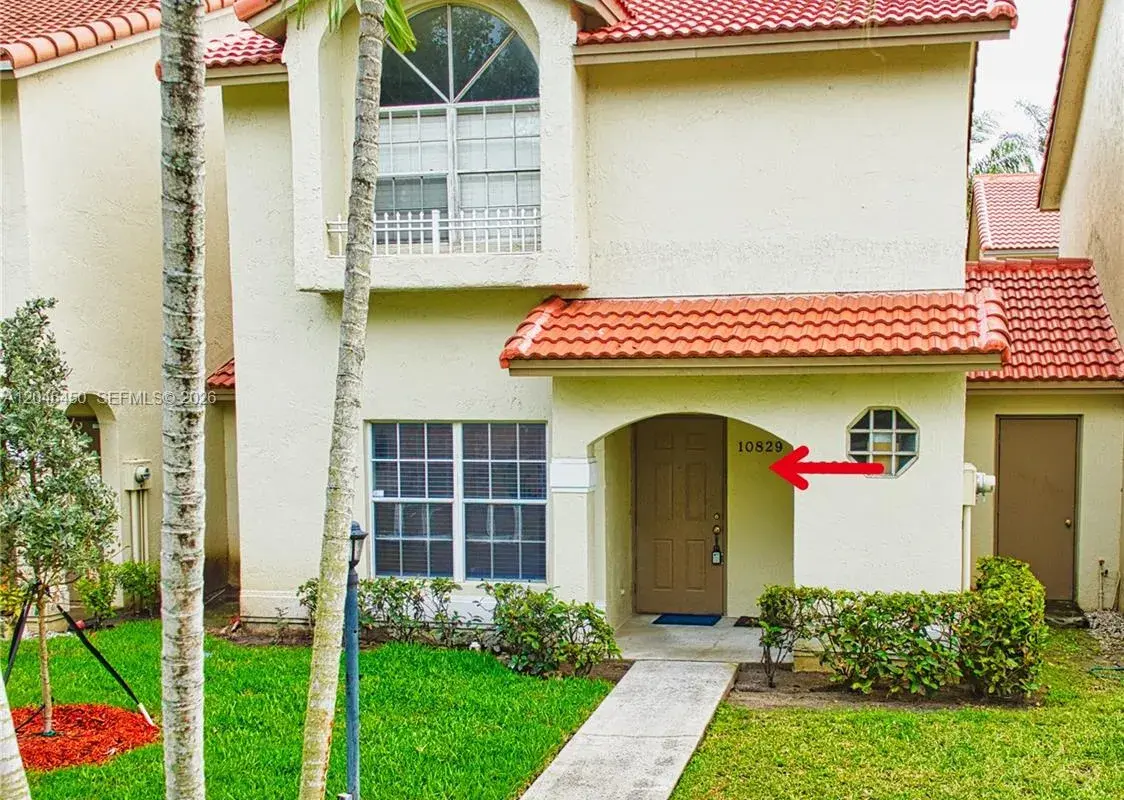 10829 NW 3rd Ct, Pembroke Pines FL 33026