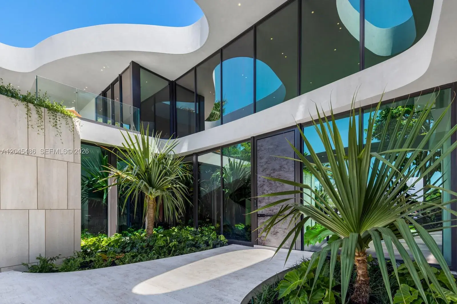 1015 S Southlake Dr, Hollywood FL 33019