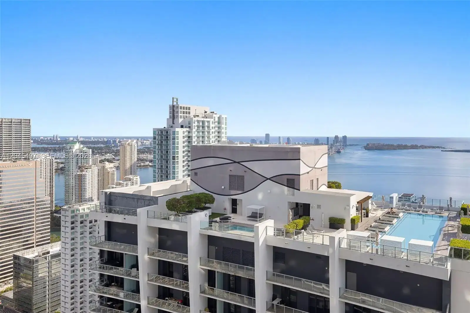 1000 Brickell Plz, Miami FL 33131 photo 3
