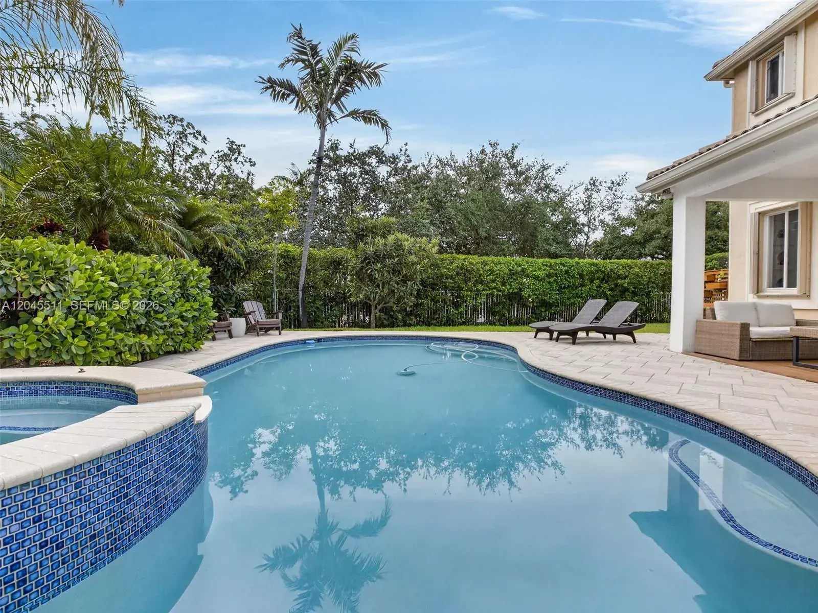 1401 Canary Island Dr, Weston FL 33327