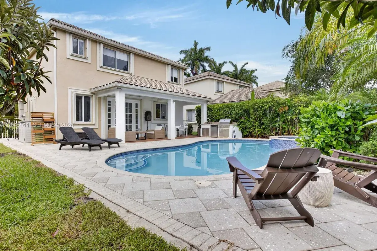 1401 Canary Island Dr, Weston FL 33327