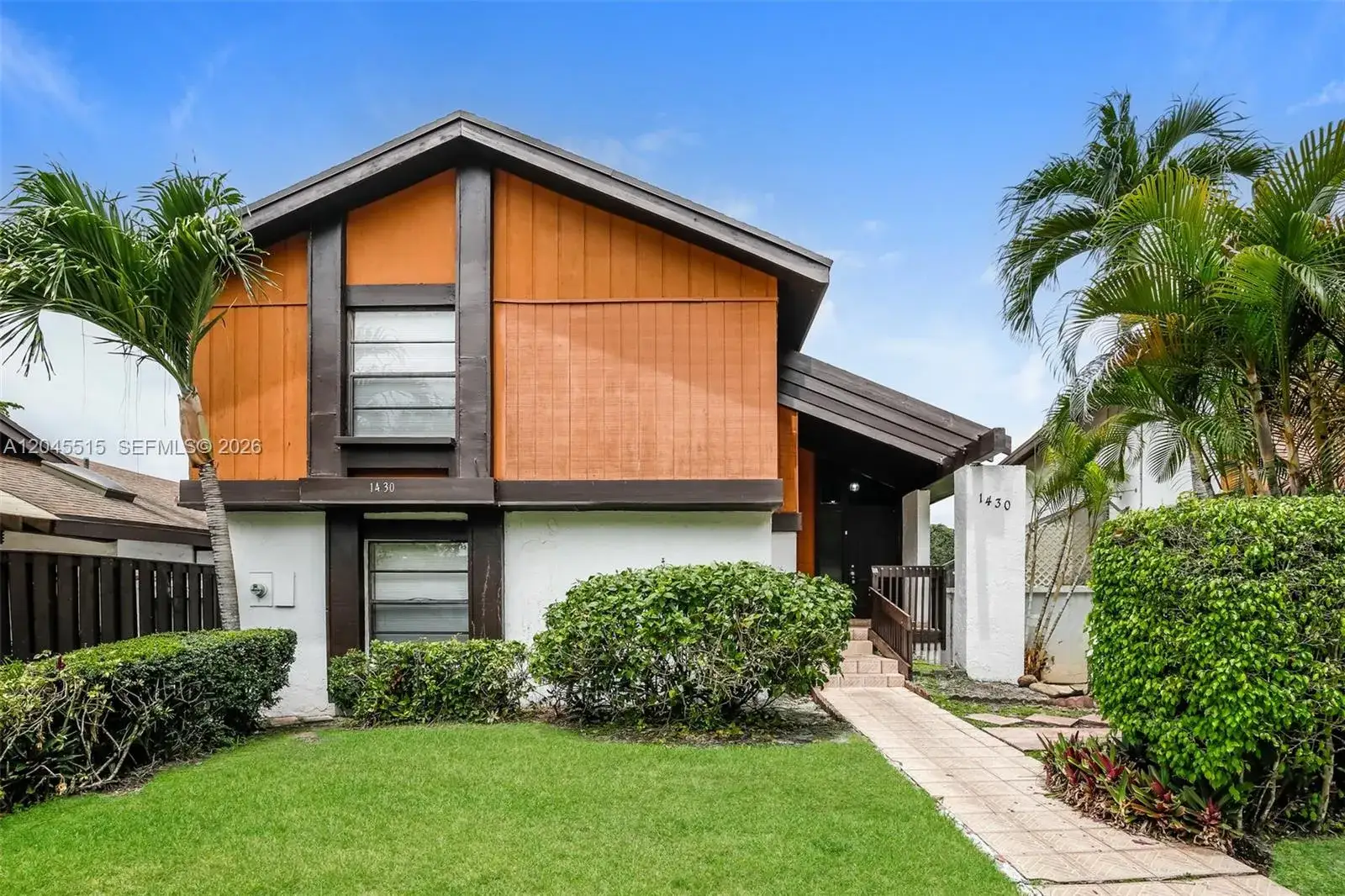1430 W Sandpiper Cir, Pembroke Pines FL 33026