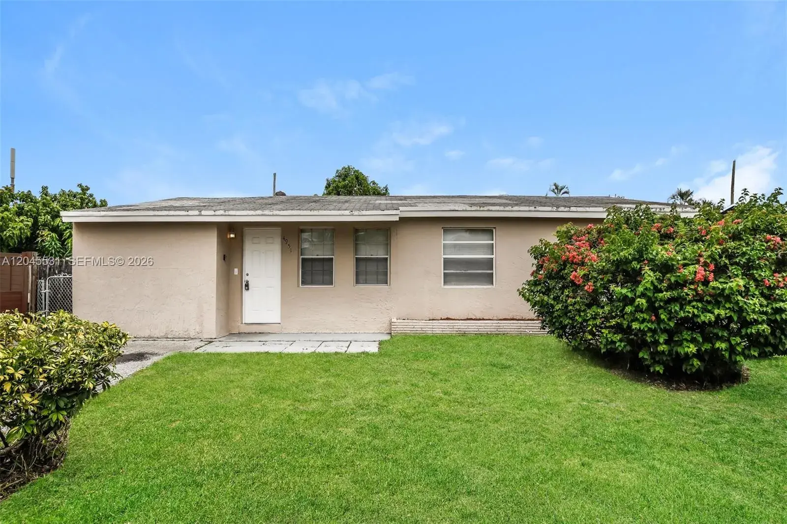 4951 SW 16th St, Plantation FL 33317