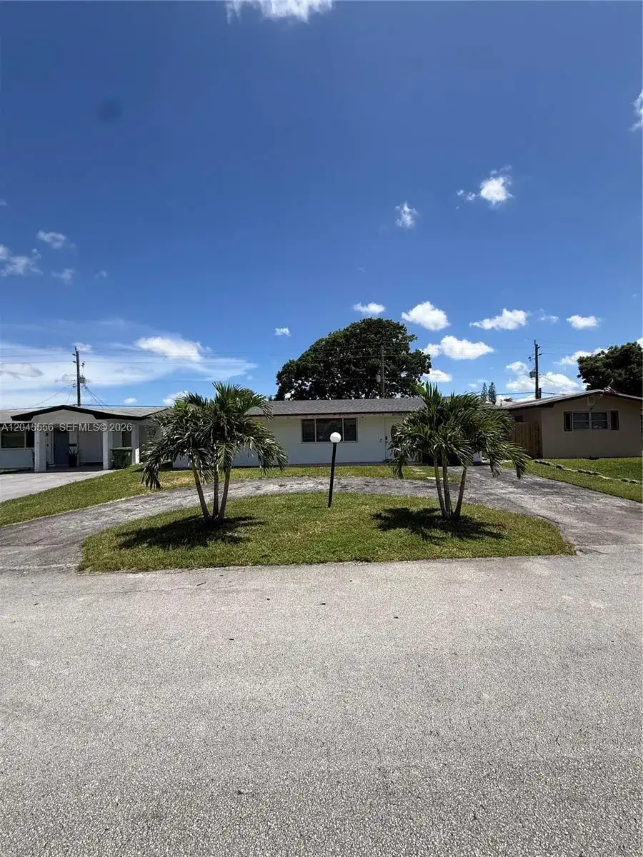 8720 NW 11th St, Pembroke Pines FL 33024 photo 4