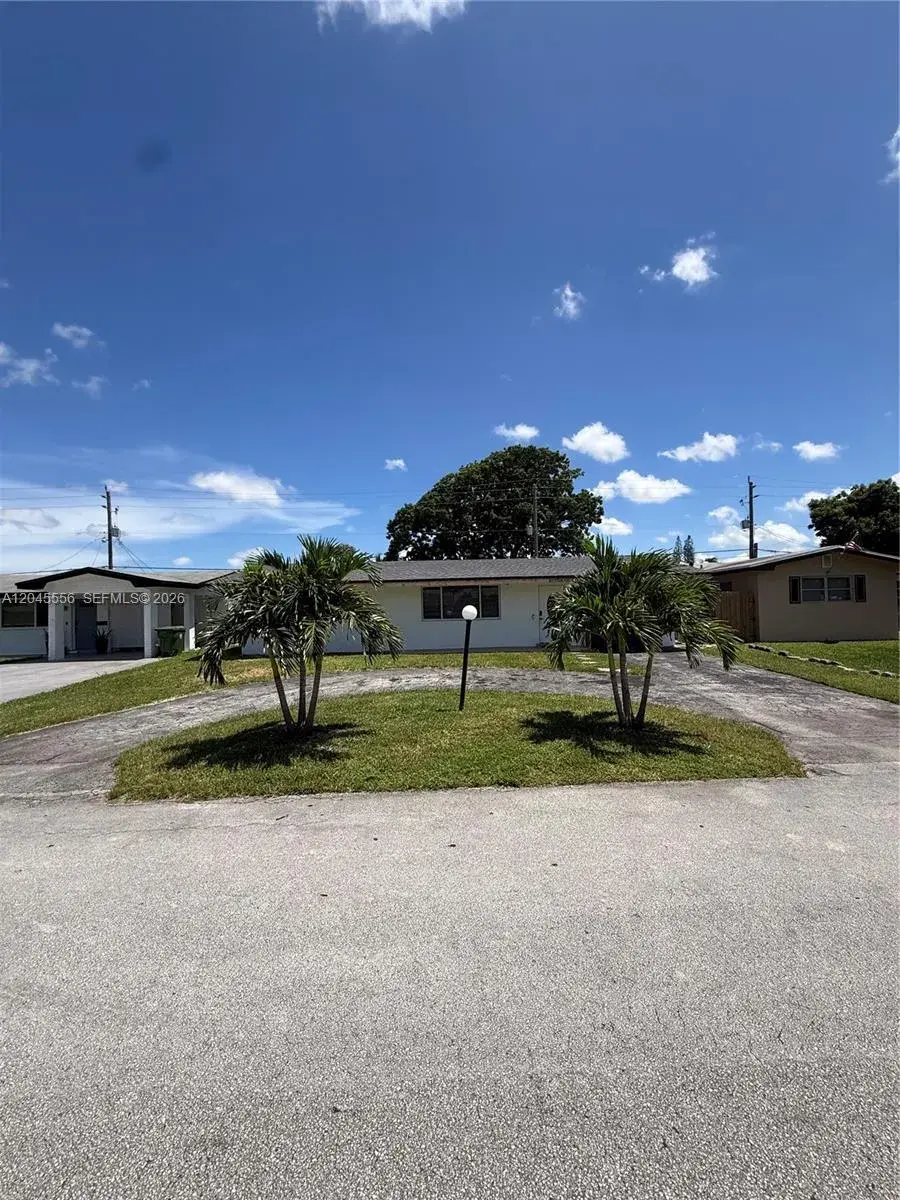 8720 NW 11th St, Pembroke Pines FL 33024