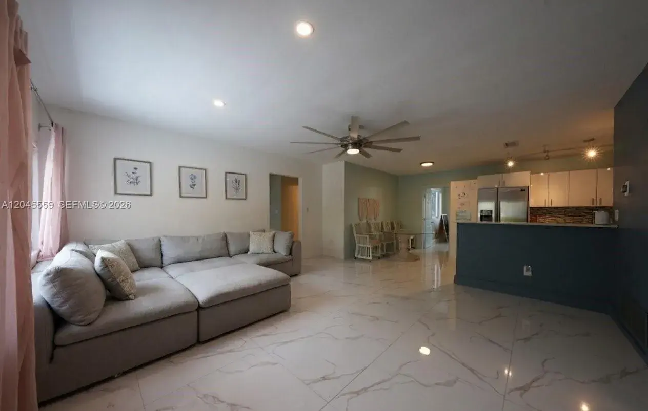 7304 Mckinley St, Hollywood FL 33024