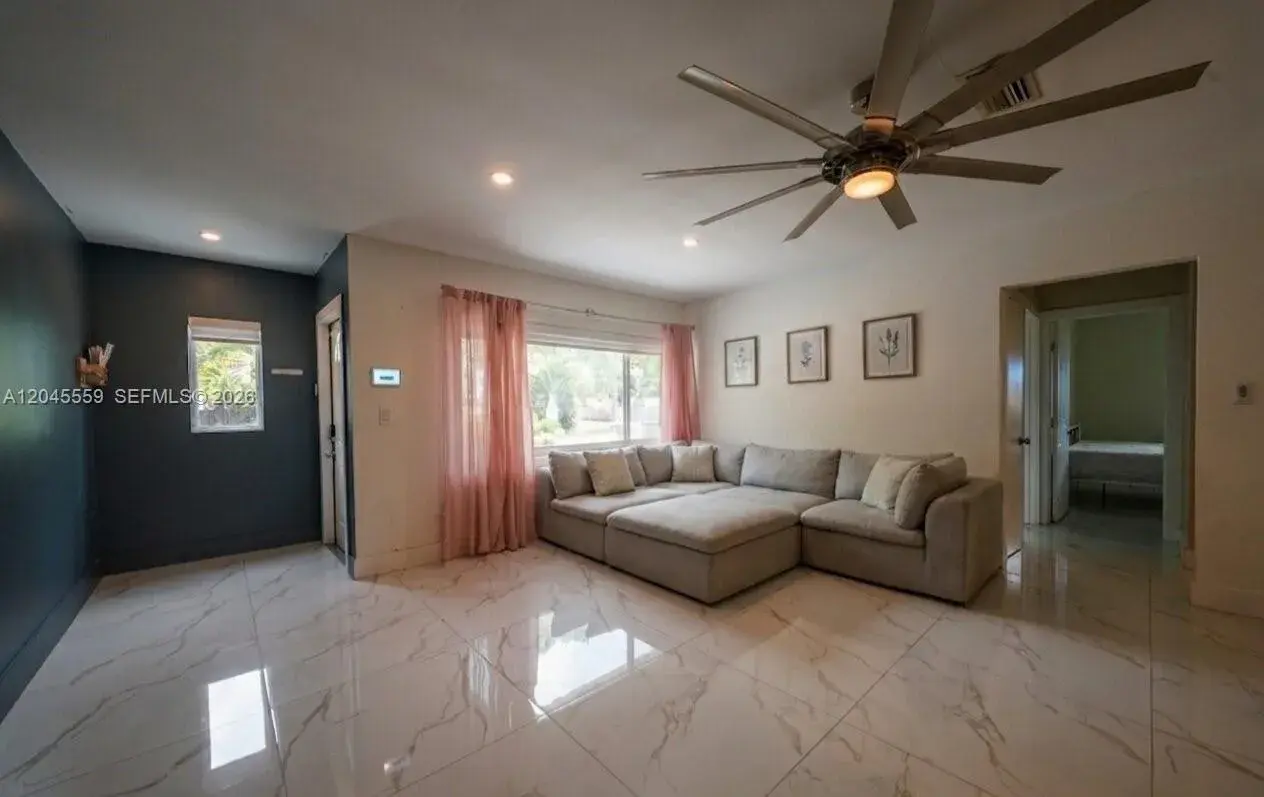 7304 Mckinley St, Hollywood FL 33024