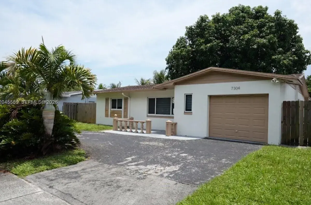 7304 Mckinley St, Hollywood FL 33024