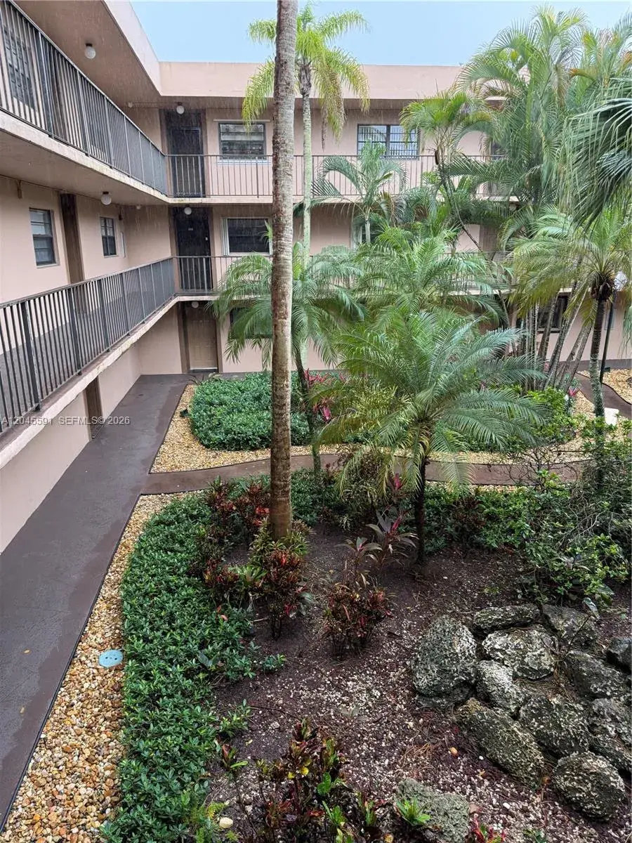 10975 SW 107th St # 302, Miami FL 33176