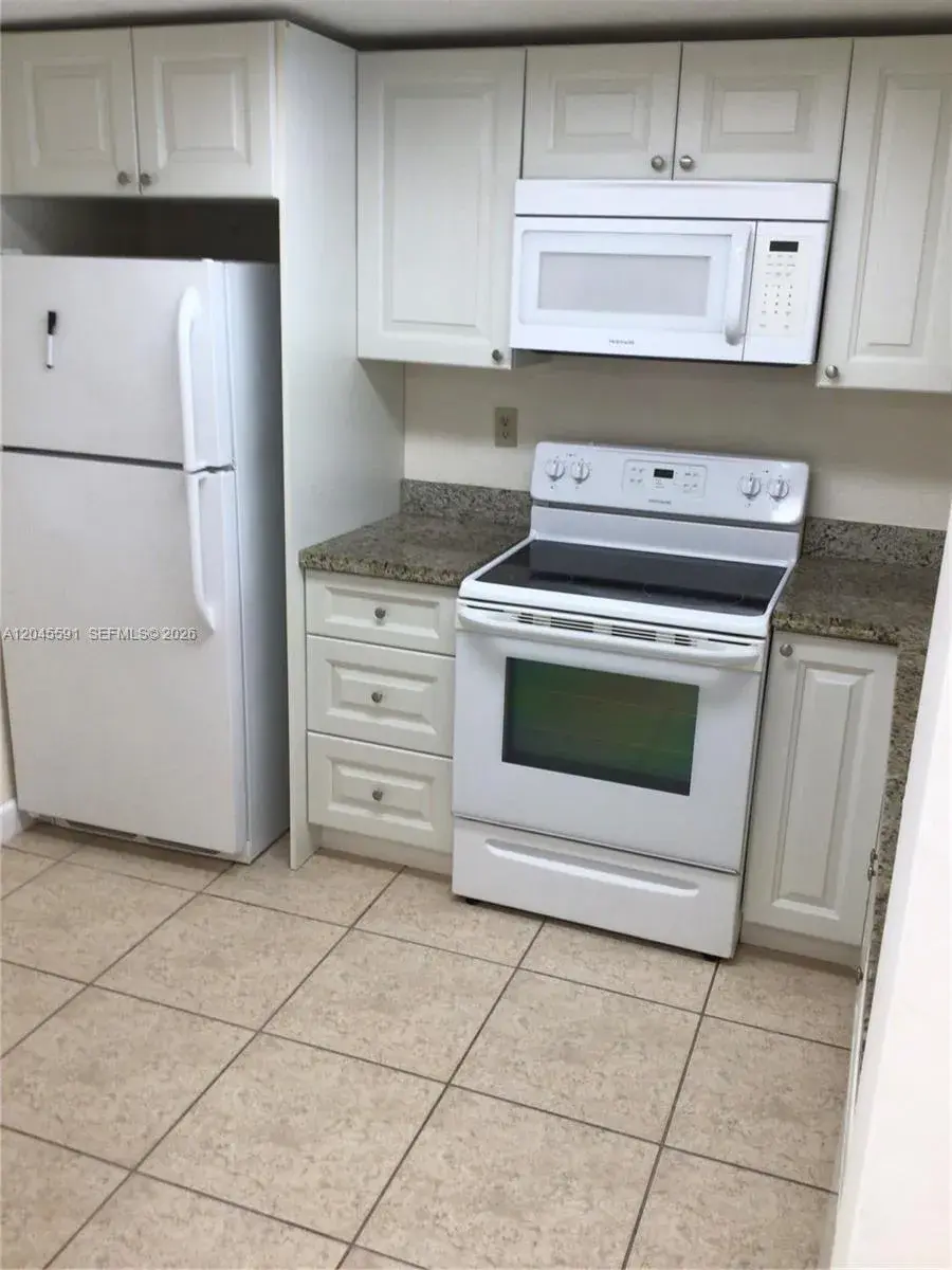 10975 SW 107th St # 302, Miami FL 33176