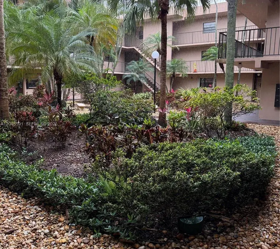 10975 SW 107th St # 302, Miami FL 33176