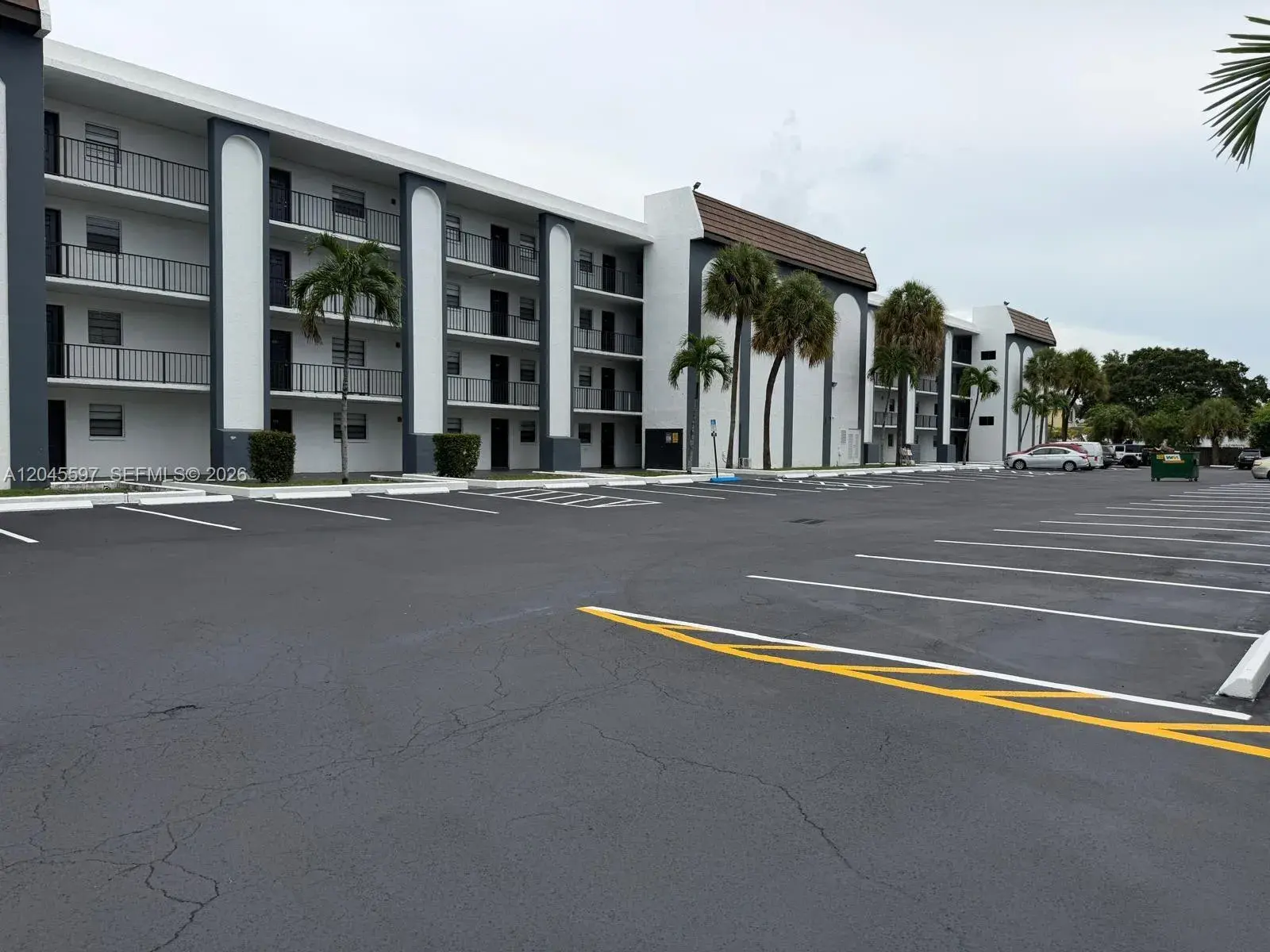 2111 NW 55th Ave # 211, Lauderhill FL 33313