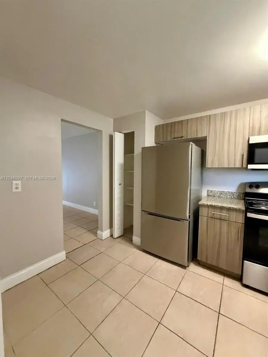 2111 NW 55th Ave # 211, Lauderhill FL 33313