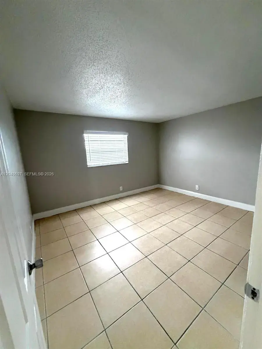 2111 NW 55th Ave # 211, Lauderhill FL 33313