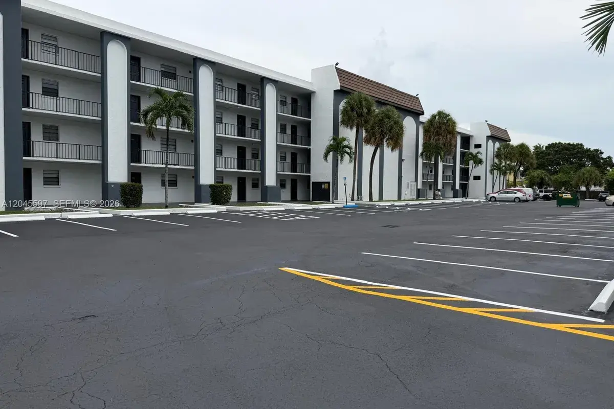 2111 NW 55th Ave # 211, Lauderhill FL 33313